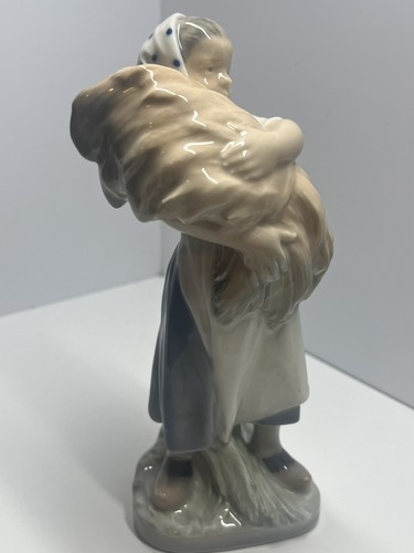 Royal copenhagen figurine - royal,
