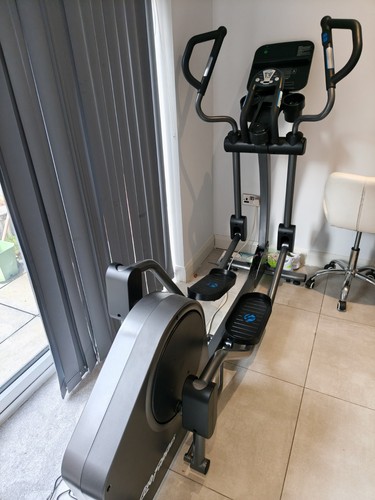Life fitness elliptical cross - fitness,