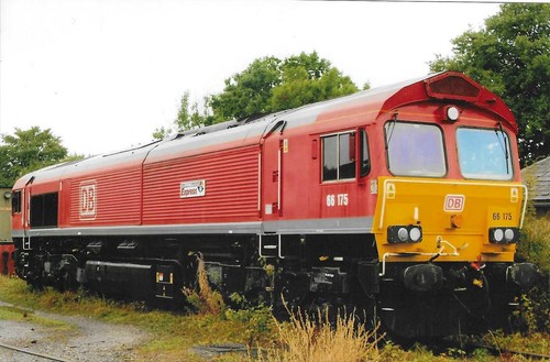 Class 66175 rail - 66, riders