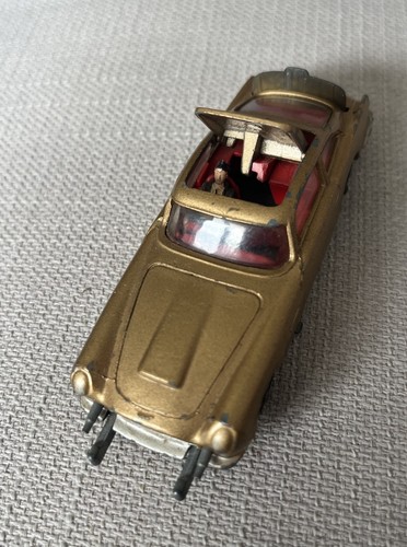 Corgi toys james bond - james, aston