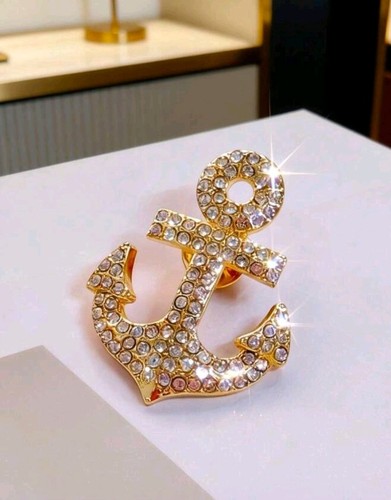 Golden tone rhinestone - golden,