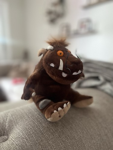 Aurora gruffalo sitting - aurora,