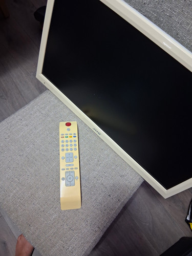 Jmb 22in white flat screen - 22in,
