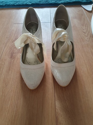 Ivory lace wedding shoes - wedding,