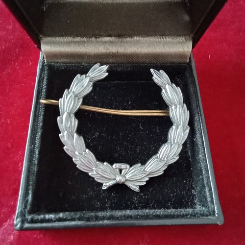Vintage jewellery collectable - vintage,