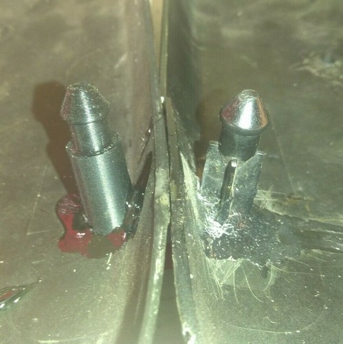 Suzuki side cover post - side,