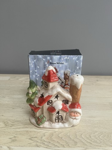 Light santa cottage snow - up,