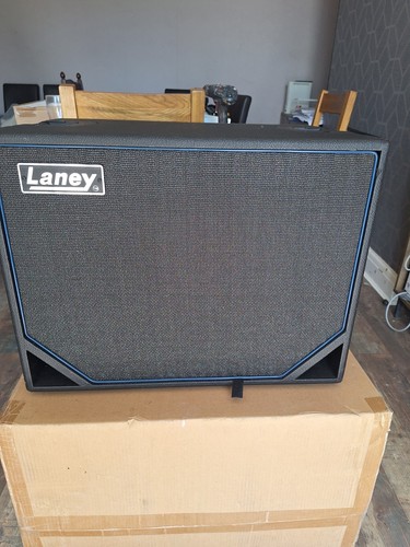 Laney atom 115n8 400 - , with
