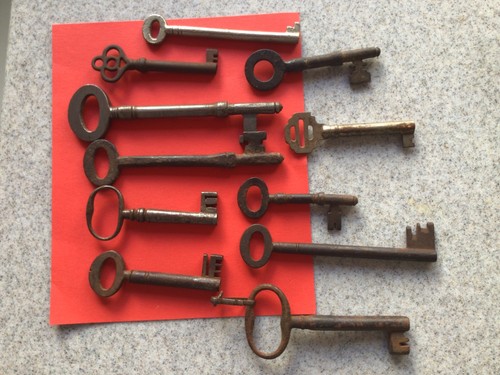 Vintage keys - 10,