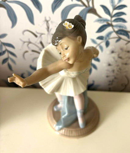 Nao porcelain figurine - nao,