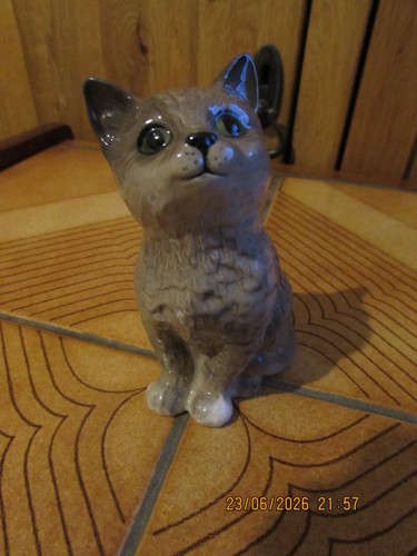 Royal doulton da128 figurine - royal,