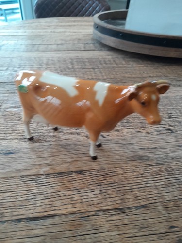 Beswick guernsey bull and cow - guernsey,
