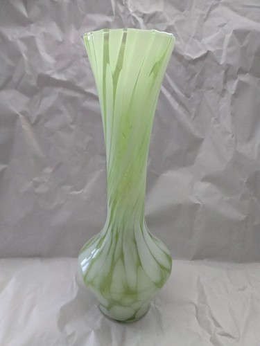 Vintage green swirl - glass, vase