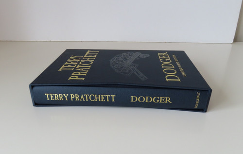 Terry pratchett dodger - -,