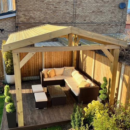 Heavy duty hot tub - hot, wooden
