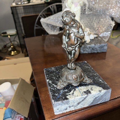 Bronze cherub marble - on, plinth