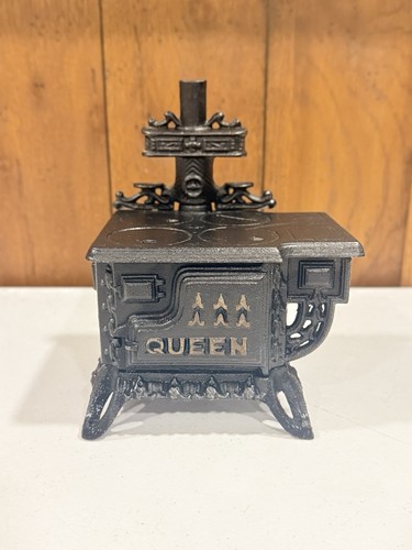 Vtg queen miniature cast - miniature, iron
