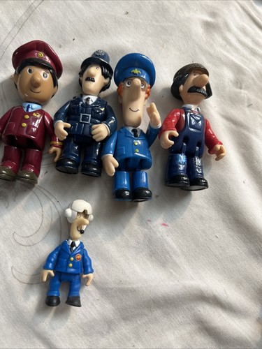 Postman pat figure bundle - pat,