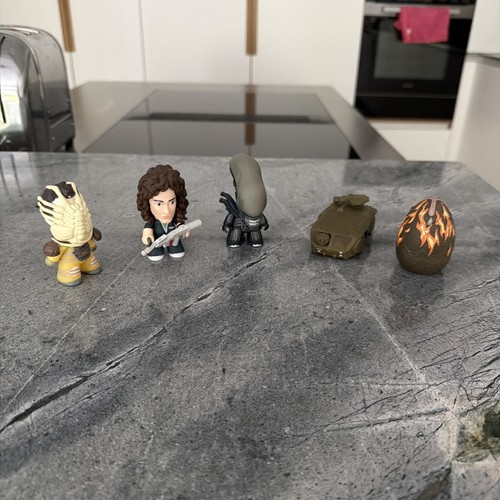 Aliens titans vinyl figures - titans,