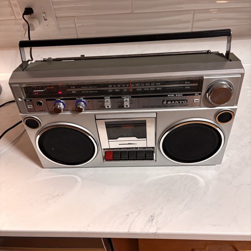 Vintage sanyo m9820 boombox - vintage,