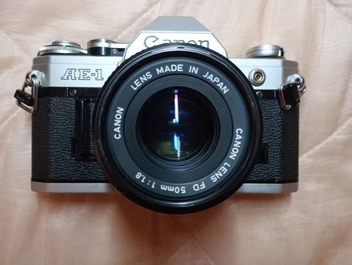 Canon 35mm slr camera - 35mm, +