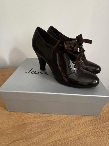 Jane shilton reggie brown - jane,
