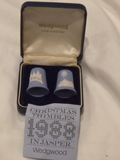 PAIR OF VINTAGE 1988 WEDGWOOD CHRISTMAS BLUE JASPER WARE Thimbles original box 