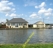 Photo 6x4 Bungalow and boat
