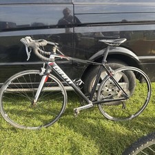 GIANT DEFY road bike.