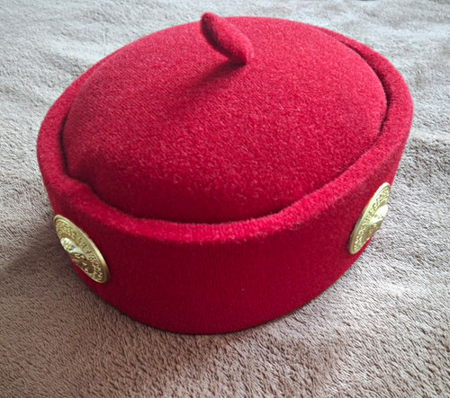 Red felt pillbox hat - red,