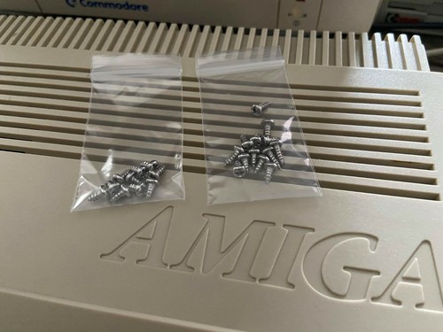 Amiga 500 case screws - 500, /