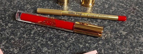 Bettie page retro red lip - page,