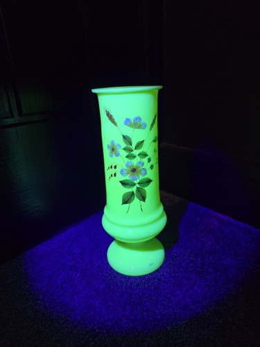 Uranium opaline glass vase - opaline,