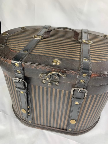 Vintage gothic hat box - , trinket