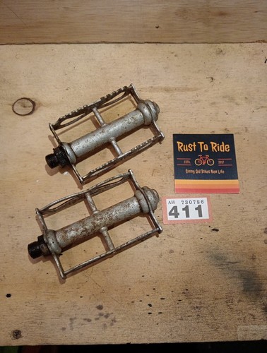 Vintage bicycle pedals 411 - bicycle,