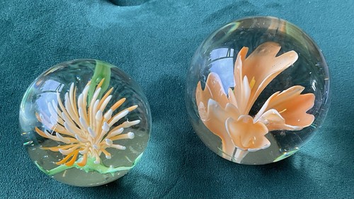 Vintage art glass - art, floral
