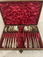 Full Set Of 12 Silver Plated Teaspoons And Sugar Tongs In Original Case