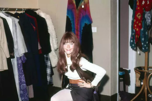 Singer linda thorson - singer,