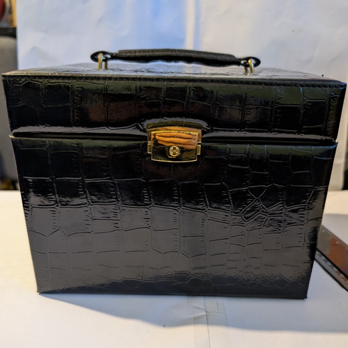 Black faux leather lockable - black,