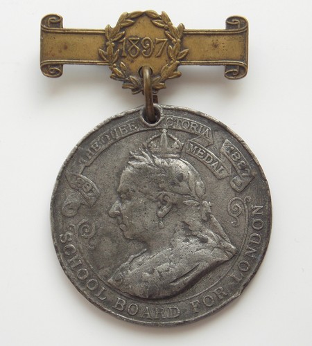 Queen victoria school - queen,