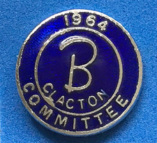 BUTLINS CLACTON 1964 COMMITTEE BADGE. W REEVES & CO
