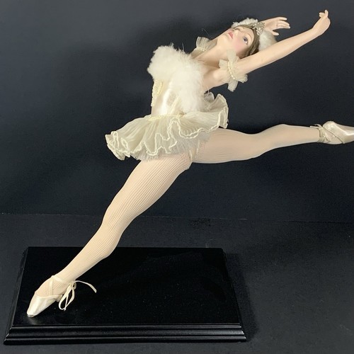 Vtg rare lenox poised - rare,