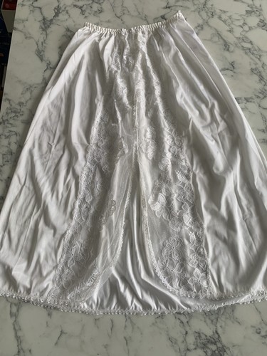 Vintage white triumph half - white,