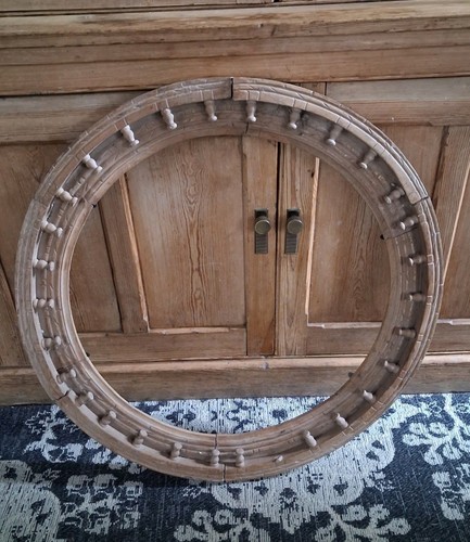 Large round wooden picture - x,