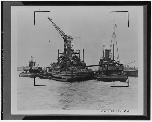 Photo 1940s salvage tug crane - salvage,
