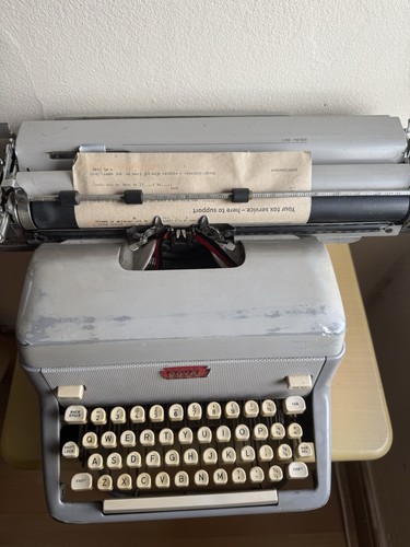 Vintage royal manual - fp,