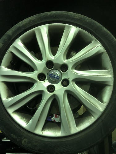 Volvo v40 inch - 17,