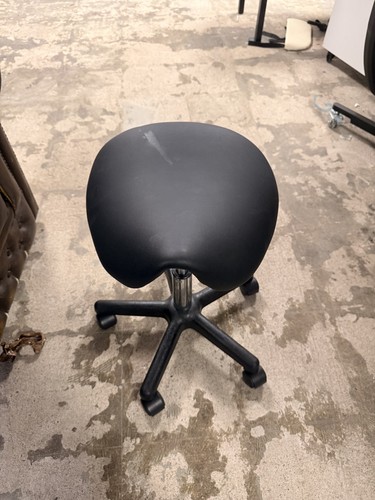 Saddle artist chair - artist,