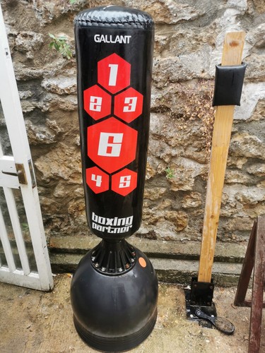 Freestanding punch bag with - freestanding,