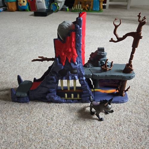 Lion king guard hyena - lion,